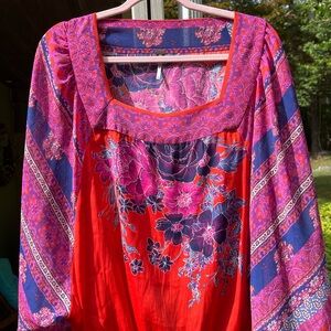 FREE PEOPLE STUNNING SILK-LIKE BAT-WINGED TOP